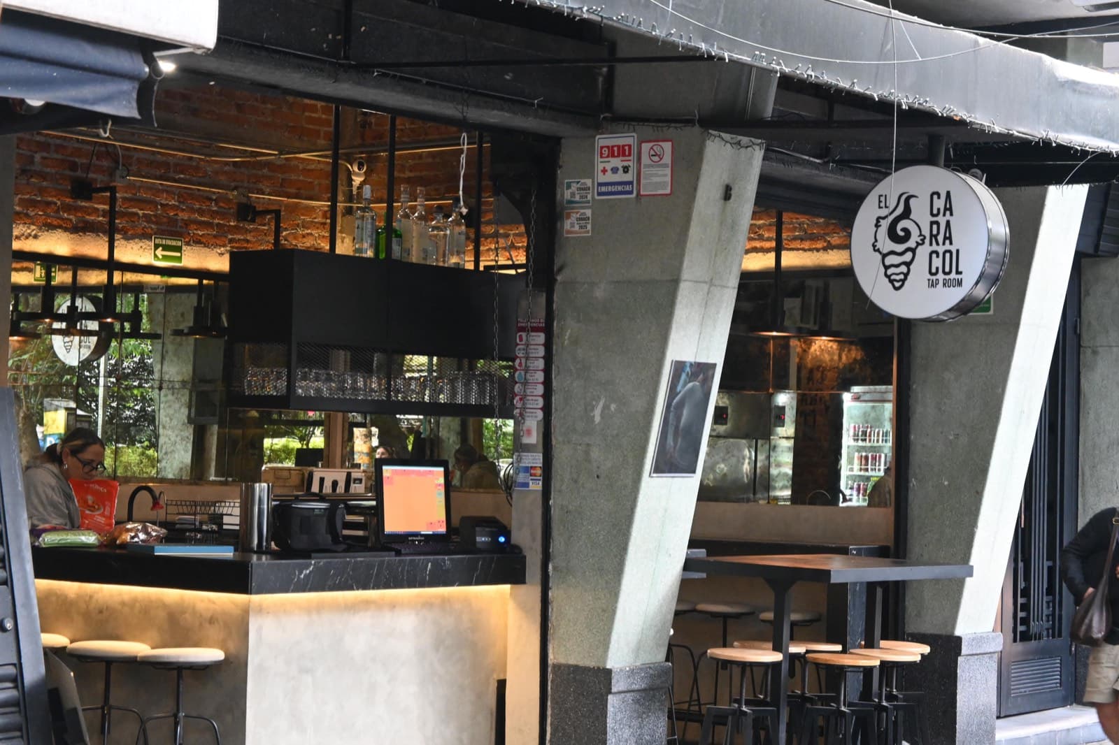 Interior El Caracol Taproom